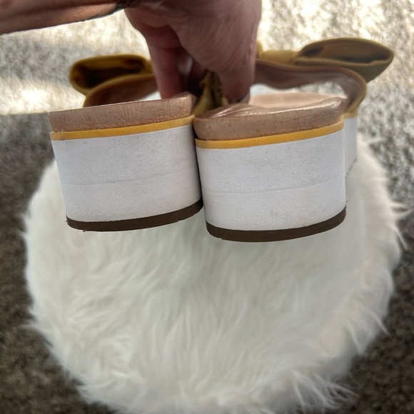 UGG • Yellow Bow Suede Slip On Sandals • 7.5 • - Picture 6 of 9